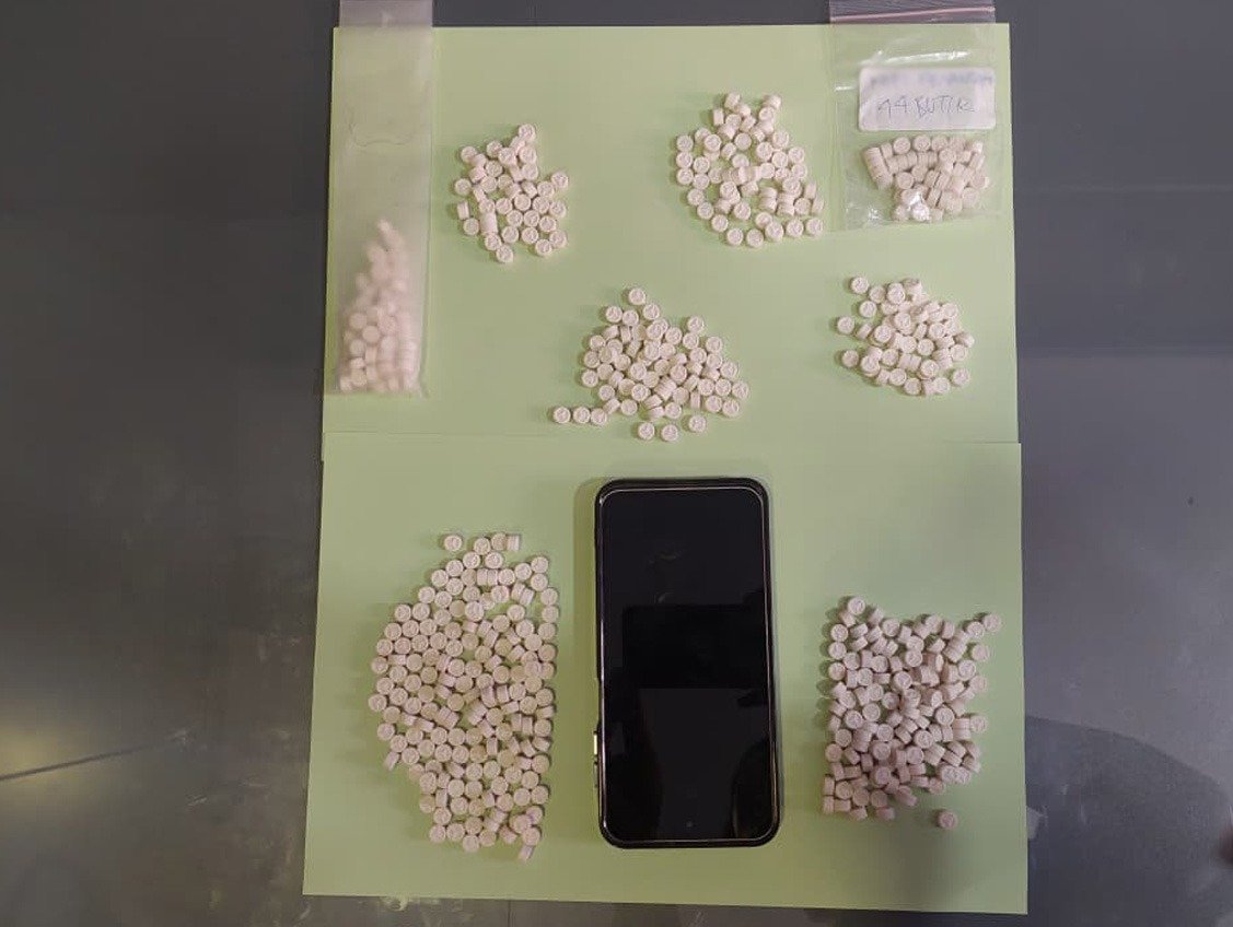 Surya Borneo News : Gerak Cepat Polda Metro Jaya Ungkap Peredaran 500 Butir Ekstasi di Apartemen Jakbar, Dua Pria Diamankan